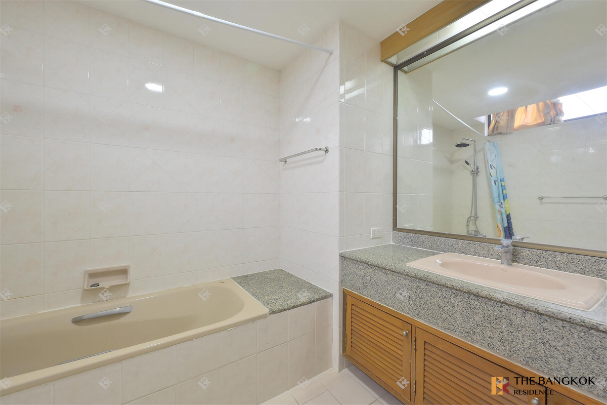 picture Looking for an owner for this special unit Ruamsuk Condominium - 10/10