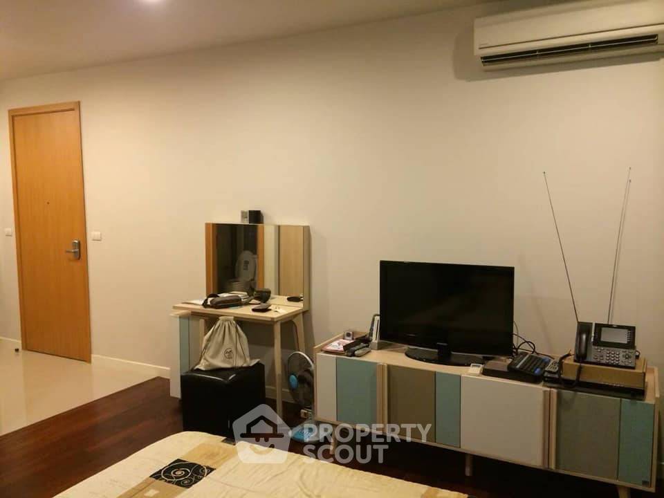 picture Great Value 1-BR At Circle Condominium Near MRT Phetchaburi (ID 769021) - 1/6