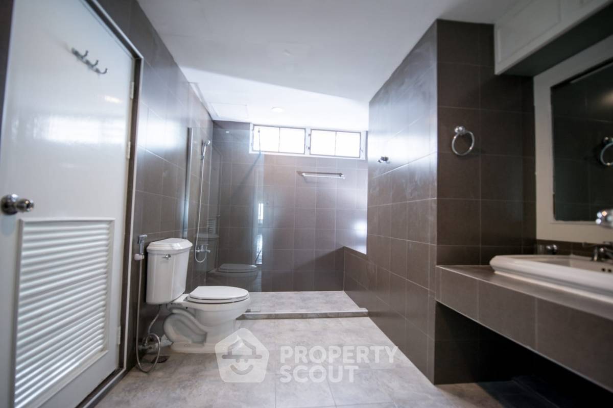 picture Pet-Friendly 3-BR 350 Sqm, Oriental Towers, BTS Ekkamai (ID 3157143) - 8/29