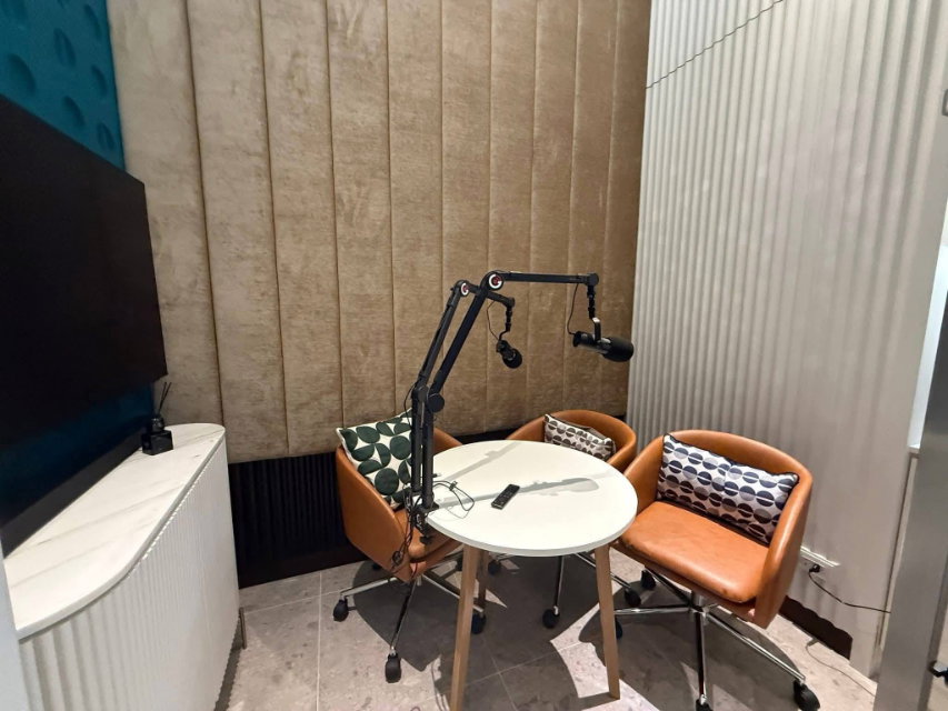 picture The Ultimate WFH Setup! High Floor Condo with Ergonomic Chair ðŧ - 18/19