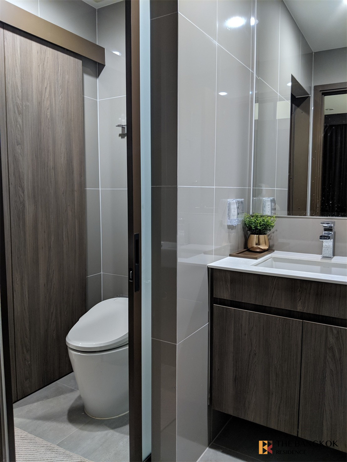 picture Ideo Mobi Asoke Comfortable and Ready to Move-in near MRT Phetchaburi Station - 8/10