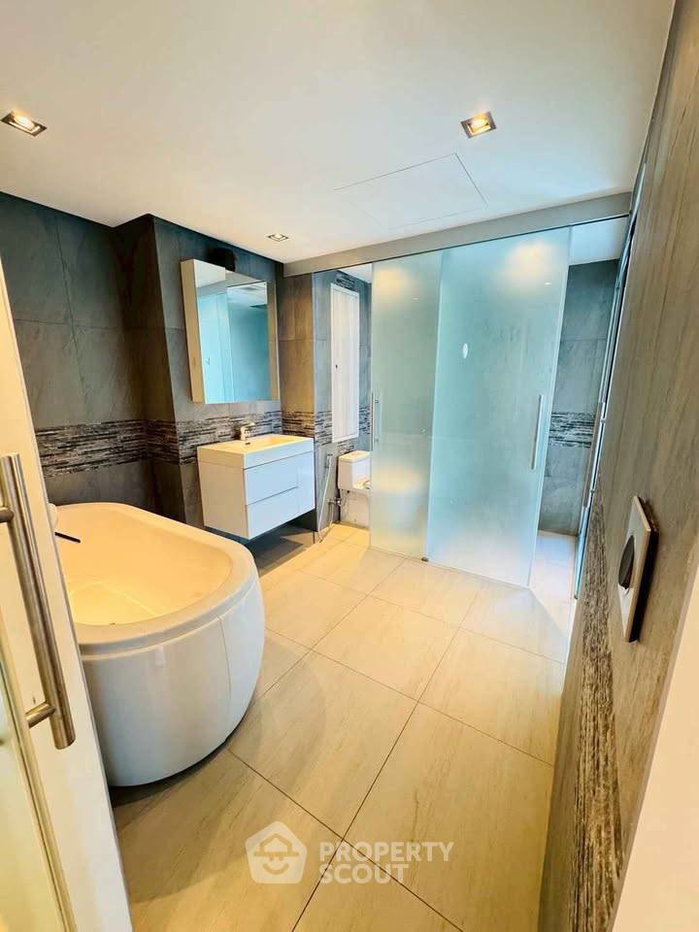 picture Spacious 1-BR 77 Sqm At Sands Condominium, Phratamnak (ID 2356415) - 2/10