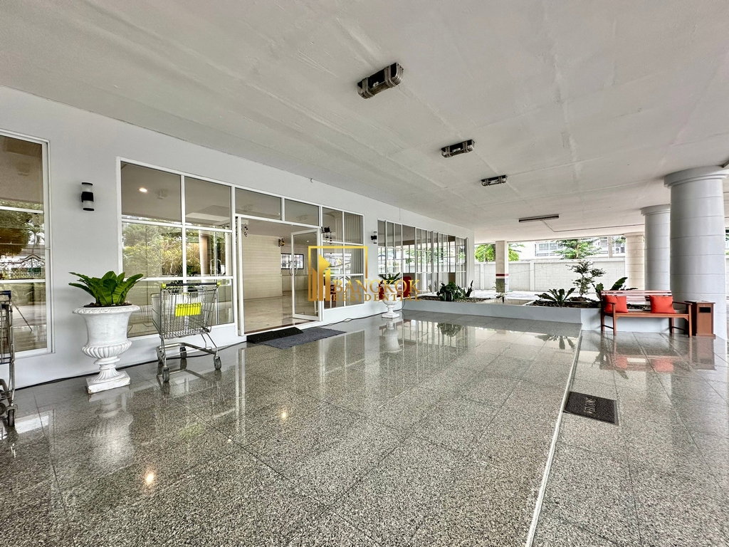 รูป Enormous 5 Bedroom Penthouse With Private Terrace in Ekkamai - BR21093AP - รูปที่ 53/54