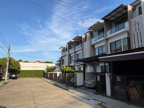 ขายทาวน์โฮม 3 ชั้น Land & Houses โครงการบ้านใหม่ พระราม 2 – พุทธบูชา 36 (โครงการ 2)