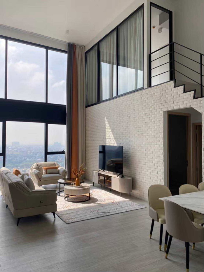 รูป LTHC16025 - Duplex Condo for Rent Silom | The Lofts Silom | 108 sqm | 2 Bed 2 Bath | BTS Surasak | 85K | คอนโดดูเพล็กซ์ให้เช่า สีลม - รูปที่ 2/9