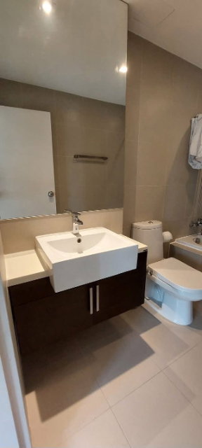 picture Noble Remix, a very spacious room with natural light Clean condition on cover Ready to move in - 10/11