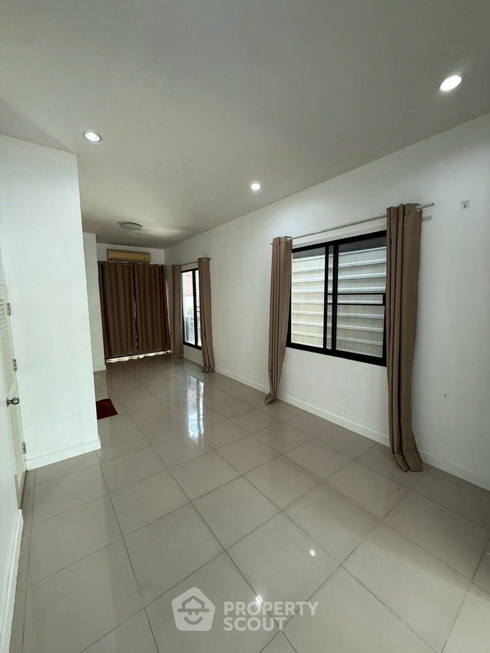 รูป ทาวน์เฮ้าส์ 3 ห้องนอน ใน Sixnature Watcharapol ท่าแร้ง บางเขน (ID 3160869) - รูปที่ 2/11