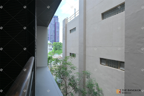 Mode Sukhumvit 61 near BTS Ekkamai Book quickly before the room is gone!!