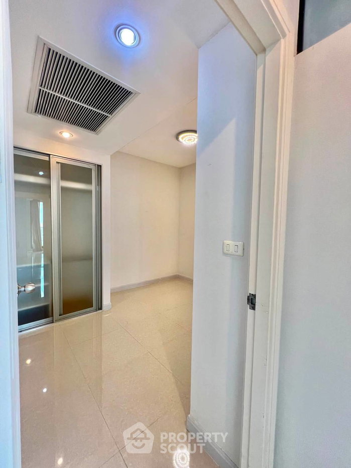 picture Spacious 2-BR Condo At Supalai Casa Riva, Thanon Tok (ID 3157529) - 9/14