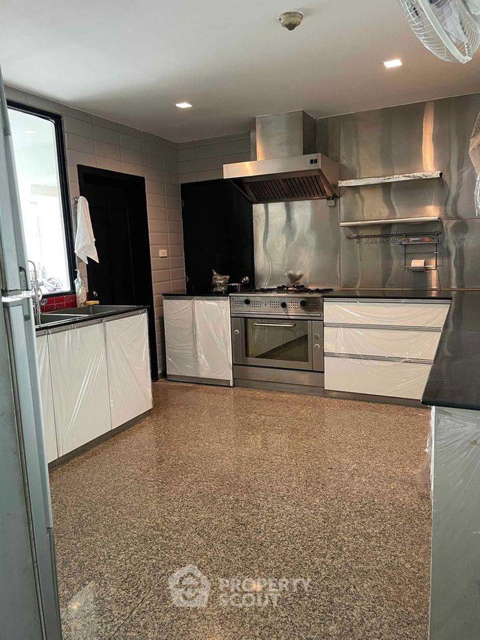 picture 43rd-Floor 3-BR 386 Sqm President Park Condominium MRT Queen Sirikit (ID 732517) - 6/10
