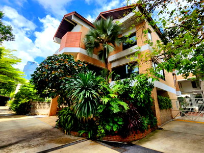 Houses for rent Yan Nawa : Luxury House for Rent in Sathorn | 4-Level Family Home with 850 Sq.m.