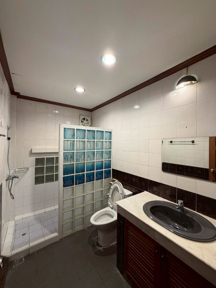 รูป ให้เช่า ทาวน์โฮม 3 ชั้น 27 ตร.ว. บรมราชชนนี 4 ใกล้ Central Pinklao เพียง 900 ม. รพ.ศิริราช ม.ธรรมศาสตร์ แอร์ 5 เครื่อง เฟอร์นิเจอร์ครบ พร้อมอยู่ - รูปที่ 21/22