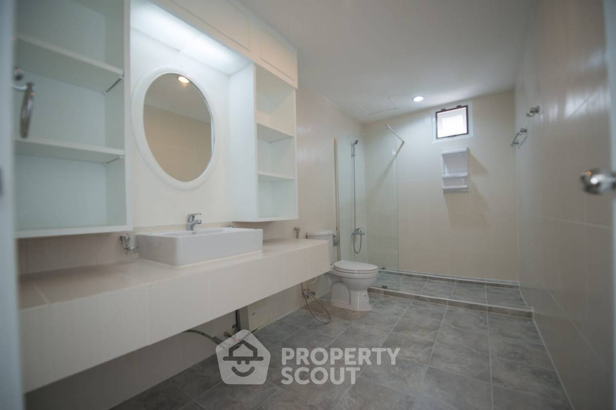รูป คอนโดเลี้ยงสัตว์ได้ 3 ห้องนอน ขนาด 350 ตร.ม. Oriental Towers Condominium ใกล้ BTS เอกมัย (ID 3157143) - รูปที่ 13/29