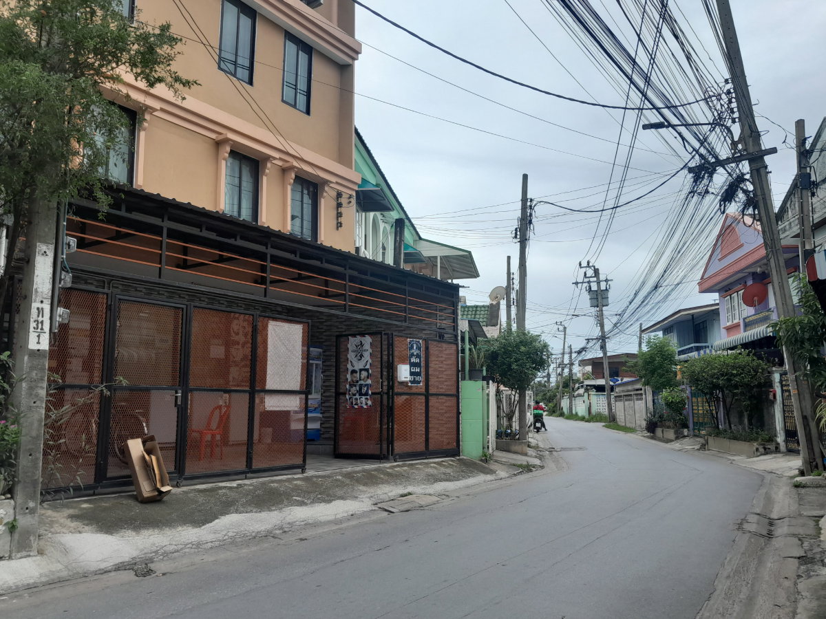 รูป ขายตึก 5 ชั้น พร้อมบ้านเดี่ยวชั้นเดียว ซอยเพชเกษม 79 เนื้อที่ 146 ตรว - รูปที่ 2/11
