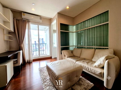 คอนโดให้เช่า : Ivy Thonglor ปล่อยเช่า ห้องกว้างแบ่งสัดส่วนดีมาก บิวท์อินชั้นวางทีวีและโต๊ะทำงานยาวติดระเบียง 1 ห้องนอน  1 ห้องน้ำ พร้อมเข้าอยู่