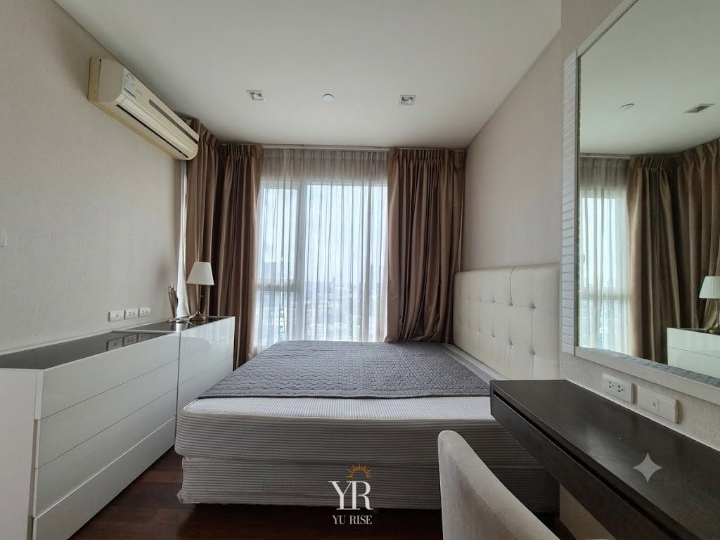 รูป Ivy Thonglor ปล่อยเช่า ห้องกว้างแบ่งสัดส่วนดีมาก บิวท์อินชั้นวางทีวีและโต๊ะทำงานยาวติดระเบียง 1 ห้องนอน  1 ห้องน้ำ พร้อมเข้าอยู่ - รูปที่ 5/6