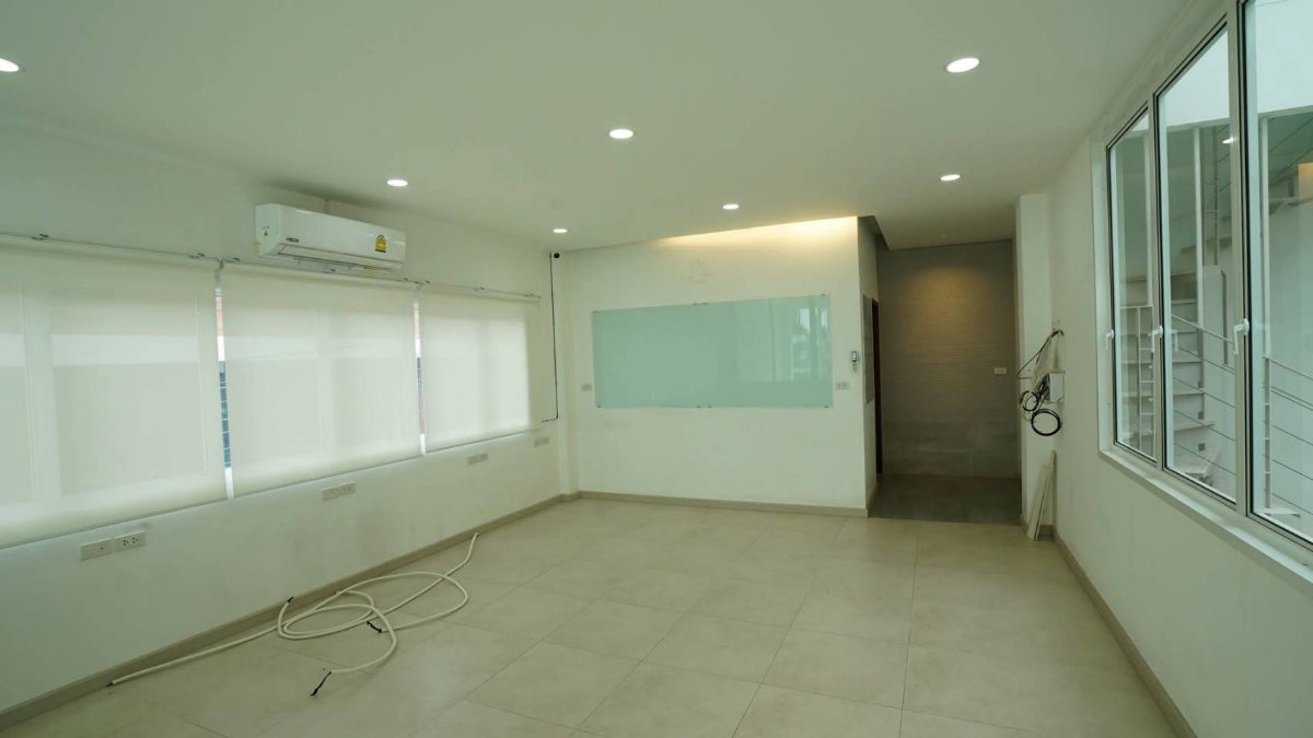 picture 🏢✨ For Sale: 2-Storey Office Building with Rooftop in a Prime Business Location ✨🏢 C8MG100764 - 7/25