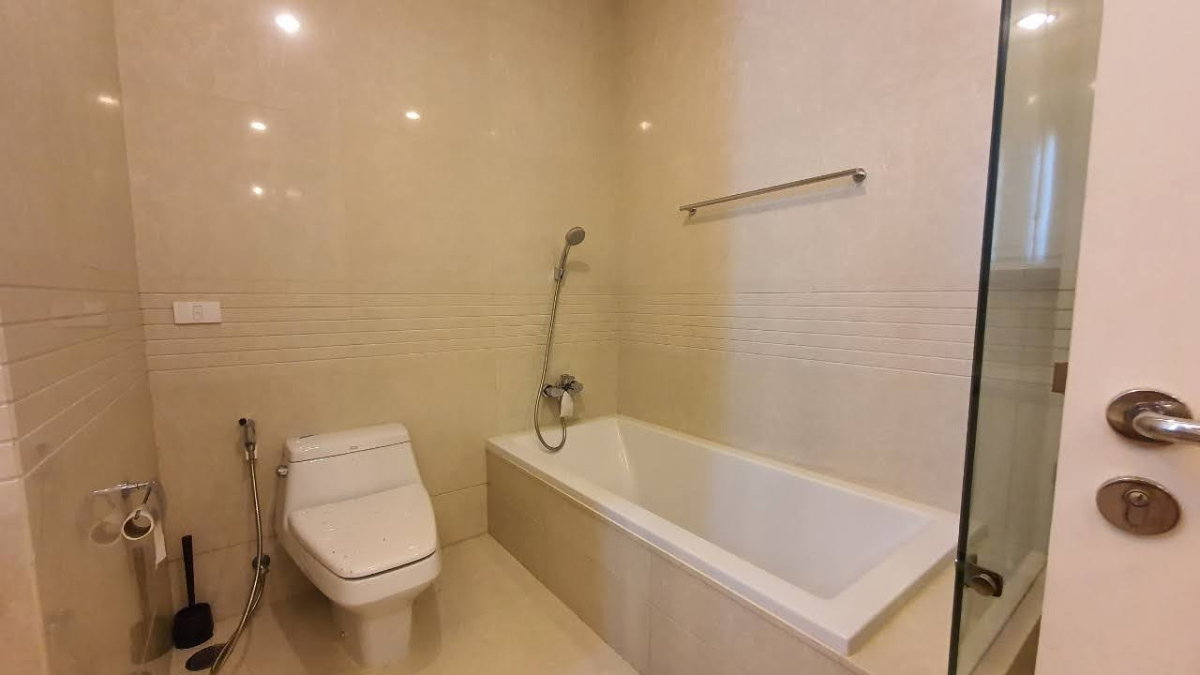 รูป Q Langsuan Newly Available Beautiful 2 bedroom apartment - รูปที่ 10/15