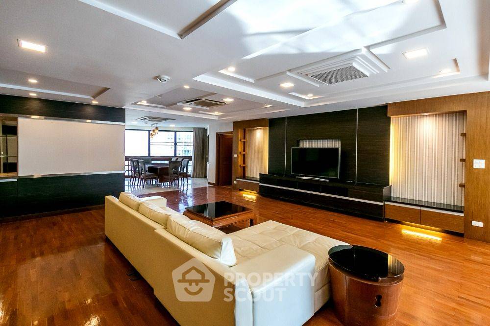 picture Pet-Friendly 3-BR President Park Condominium Near MRT Queen Sirikit (ID 2075203) - 5/13