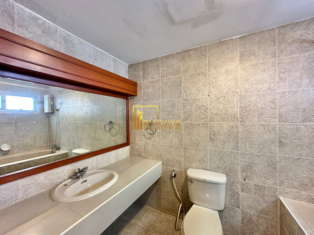 รูป Enormous 5 Bedroom Penthouse With Private Terrace in Ekkamai - BR21093AP - รูปที่ 37/54