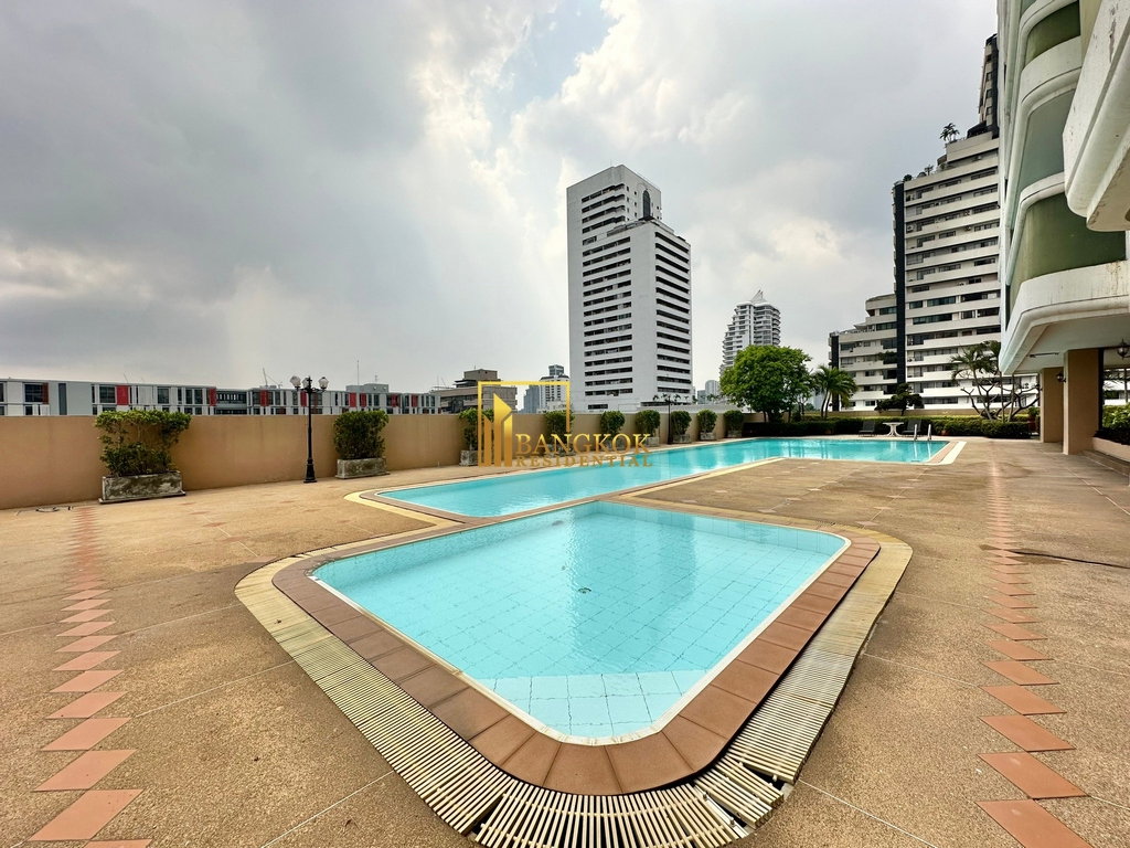 รูป Enormous 5 Bedroom Penthouse With Private Terrace in Ekkamai - BR21093AP - รูปที่ 40/54