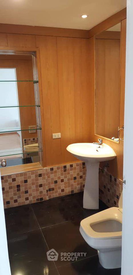 picture Spacious 2-BR 120 Sqm At Icon 3 Condominium, Thong Lo (ID 494490) - 10/12