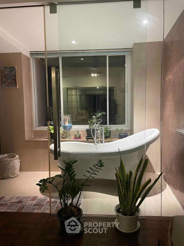 picture 43rd-Floor 3-BR 386 Sqm President Park Condominium MRT Queen Sirikit (ID 732517) - 7/10
