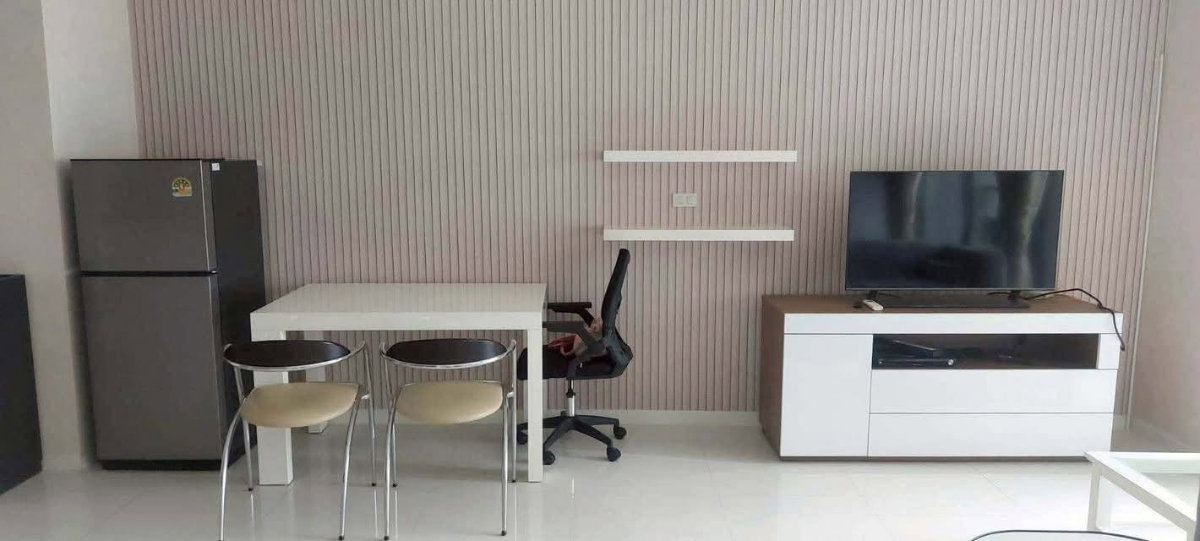 picture Noble Remix, a very spacious room with natural light Clean condition on cover Ready to move in - 11/11