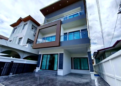 Houses for rent Bangkok : 3-Storey Detached House for Rent – Sukhumvit 65 (Ekkamai)