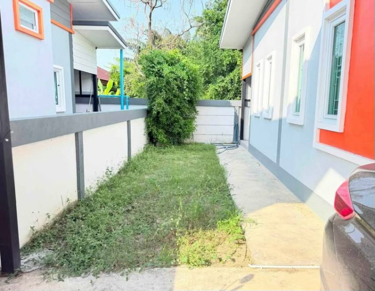 picture Modern detached house with beautiful design and a great location in Nong Bon Daeng, Ban Bueng, Chonburi. - 9/10
