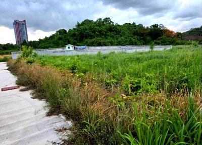 Land for sale Pinthong Industrial Estate : Prime land for sale in Sriracha, ideal for building a house, investment, or business.