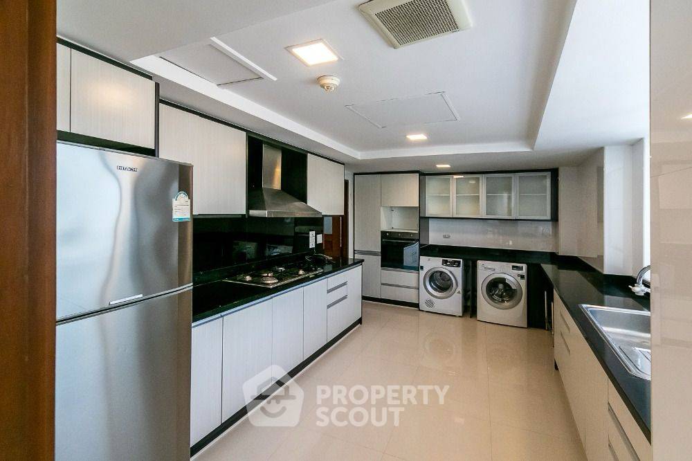 picture Pet-Friendly 3-BR President Park Condominium Near MRT Queen Sirikit (ID 2075203) - 8/13