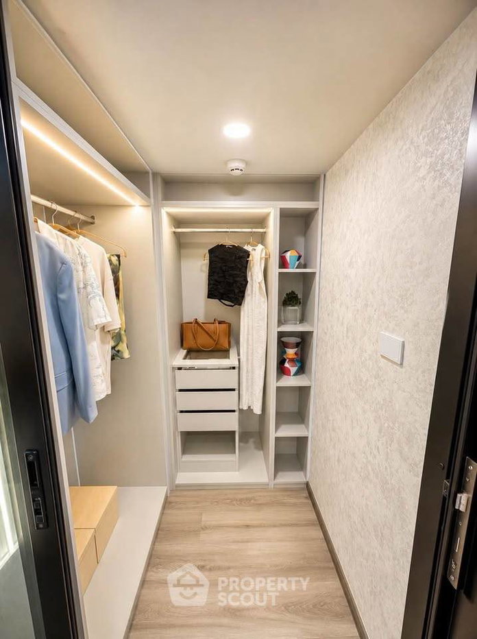 picture 200m To MRT Huai Khwang | 2-BR SOHO Bangkok Ratchada (ID 3159841) - 8/17