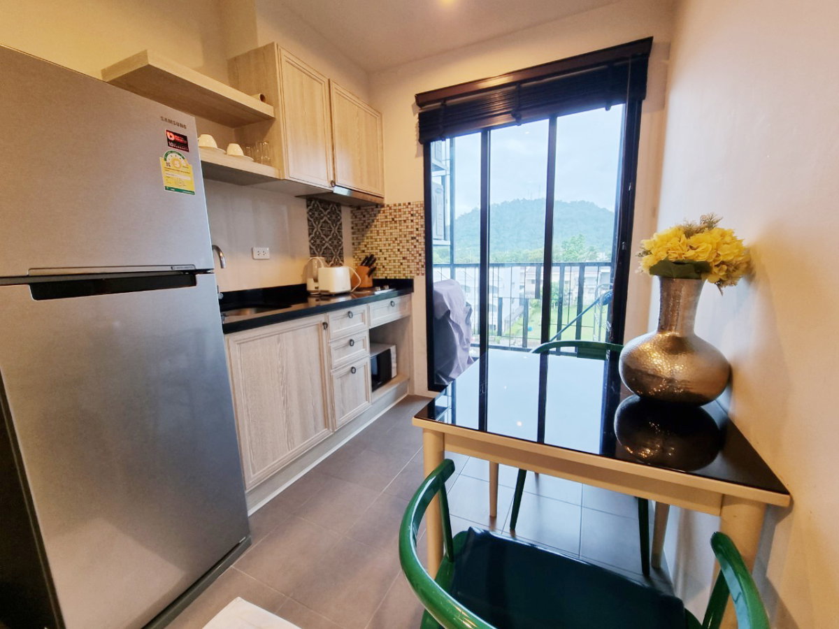 picture For sale: The Base Height Condo - 7/8