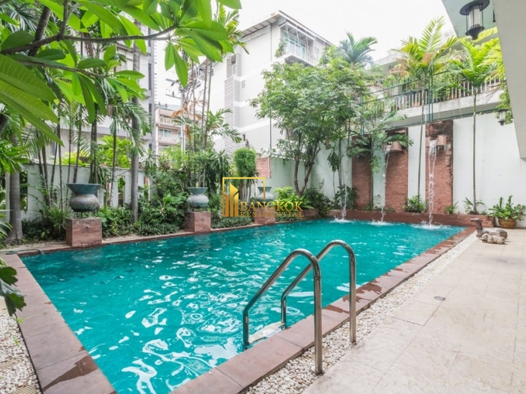 รูป Generously Sized 5 Bed Penthouse Apartment in Phrom Phong - BR0180AP - รูปที่ 34/37