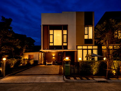 Twin houses for sale Bangkok : [Smart Home] Corner Semi-Detached House | Double-Volume Design | Baan Klang Muang The Edition Pinklao–Borom 2 | Only 15 Minutes to Chatuchak