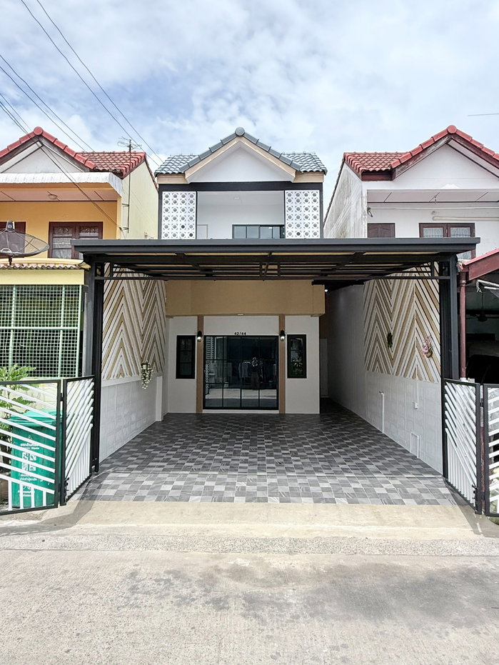 รูป หมู่บ้าน กิตติชัยวิลล่า3 ถนนคู้-คลองสิบ แขวงคู้ฝั่งเหนือ เขตหนองจอก ทาวน์เฮ้าส์2ชั้น รีโนเวทใหม่ ทำเลดี แต่งเฟอร์นิเจอร์สวย พร้อมอยู่ - รูปที่ 1/31