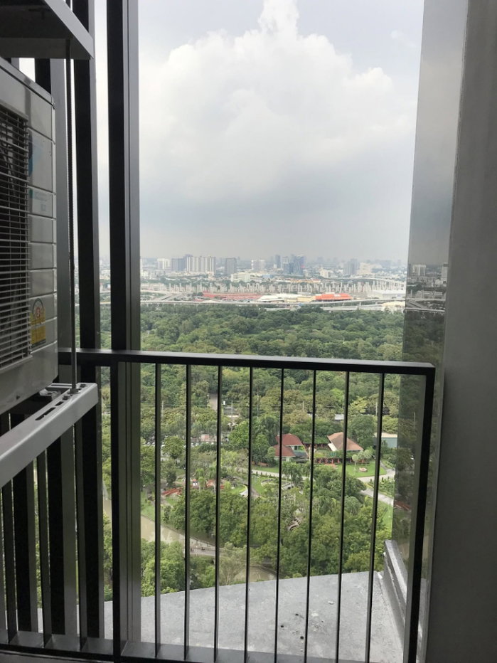 picture The Line Jatujak-Mochit Highlights: Chatuchak Park view on a high floor, Unblocked View, as wide as the eye can see.  - 6/18