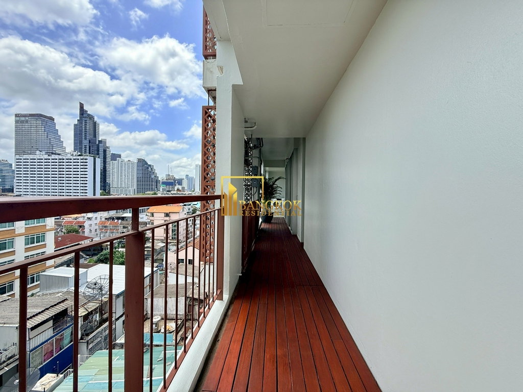 picture Impressive 4 Bedroom Luxury Apartment in Surasak Area - BR0527AP - 10/55