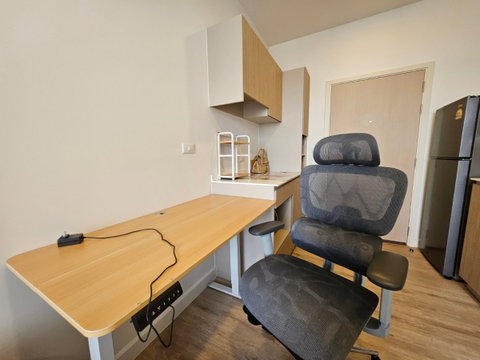 The Ultimate WFH Setup! High Floor Condo with Ergonomic Chair 💻