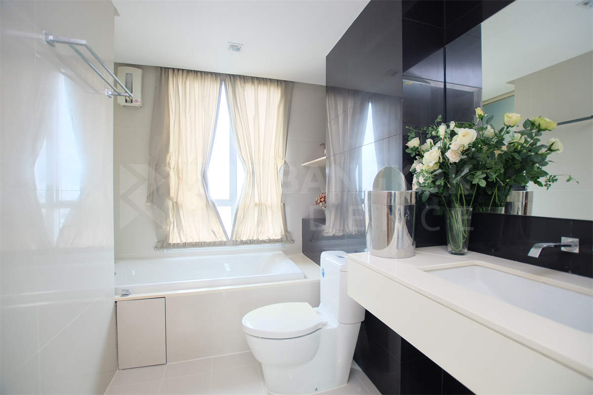picture RHYTHM Ratchada-Huaikhwang near MRT Huai Khwang Station Private Unit, Fully Equipped Common Area - 9/10