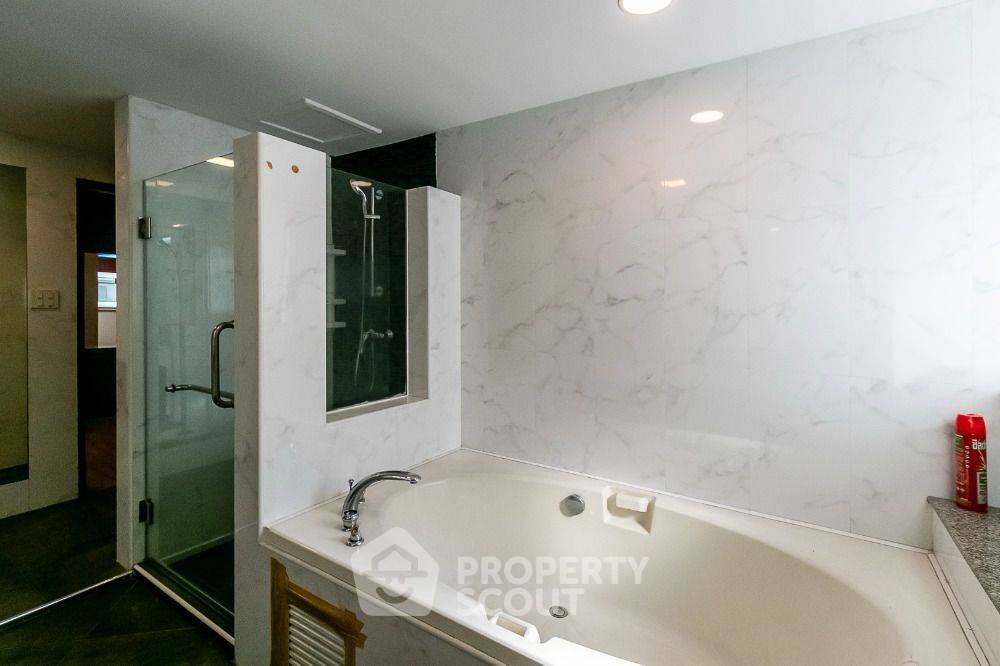 picture Pet-Friendly 3-BR President Park Condominium Near MRT Queen Sirikit (ID 2075203) - 13/13