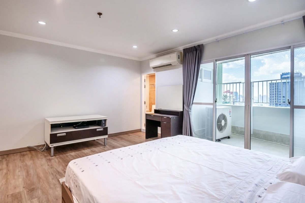 รูป RS7292 ให้เช่า Fifty Fifty Tower Condominium ห้องขนาดใหญ่ ใกล้ BTS ทองหล่อ เพียง 5 นาที  - รูปที่ 10/30