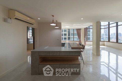 Well-Priced? 2-BR 141 Sqm Condo The Emporio Place near BTS Phrom Phong (ID 2455279)