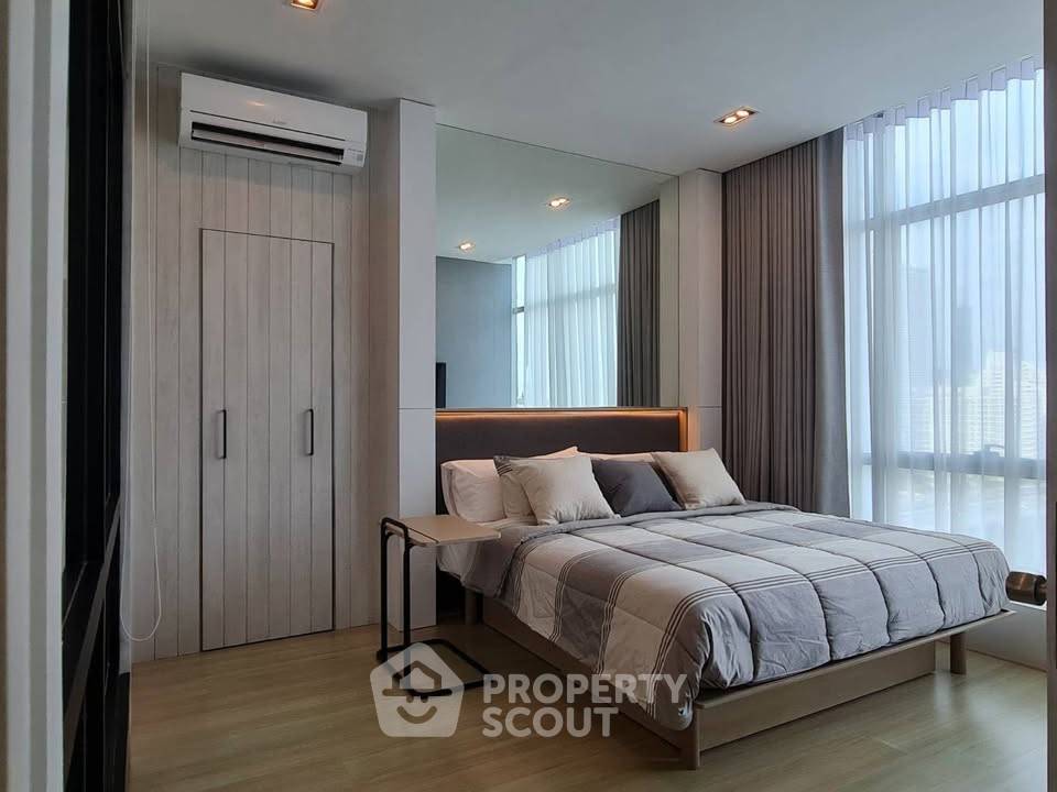 picture Spacious 1-BR 60 Sqm At Baan Sathorn Chaopraya Near BTS Krung Thon Buri (ID 3159810) - 13/21