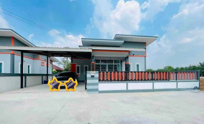 picture Modern detached house with beautiful design and a great location in Nong Bon Daeng, Ban Bueng, Chonburi. - 1/10