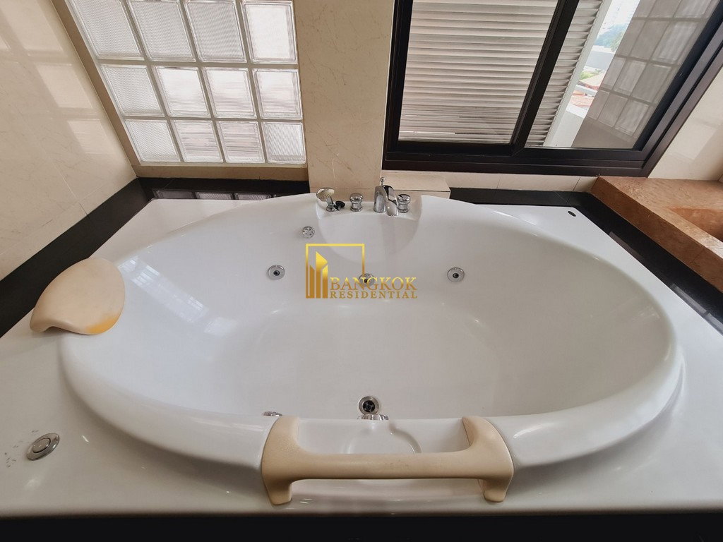 รูป Generously Sized 5 Bed Penthouse Apartment in Phrom Phong - BR0180AP - รูปที่ 32/37