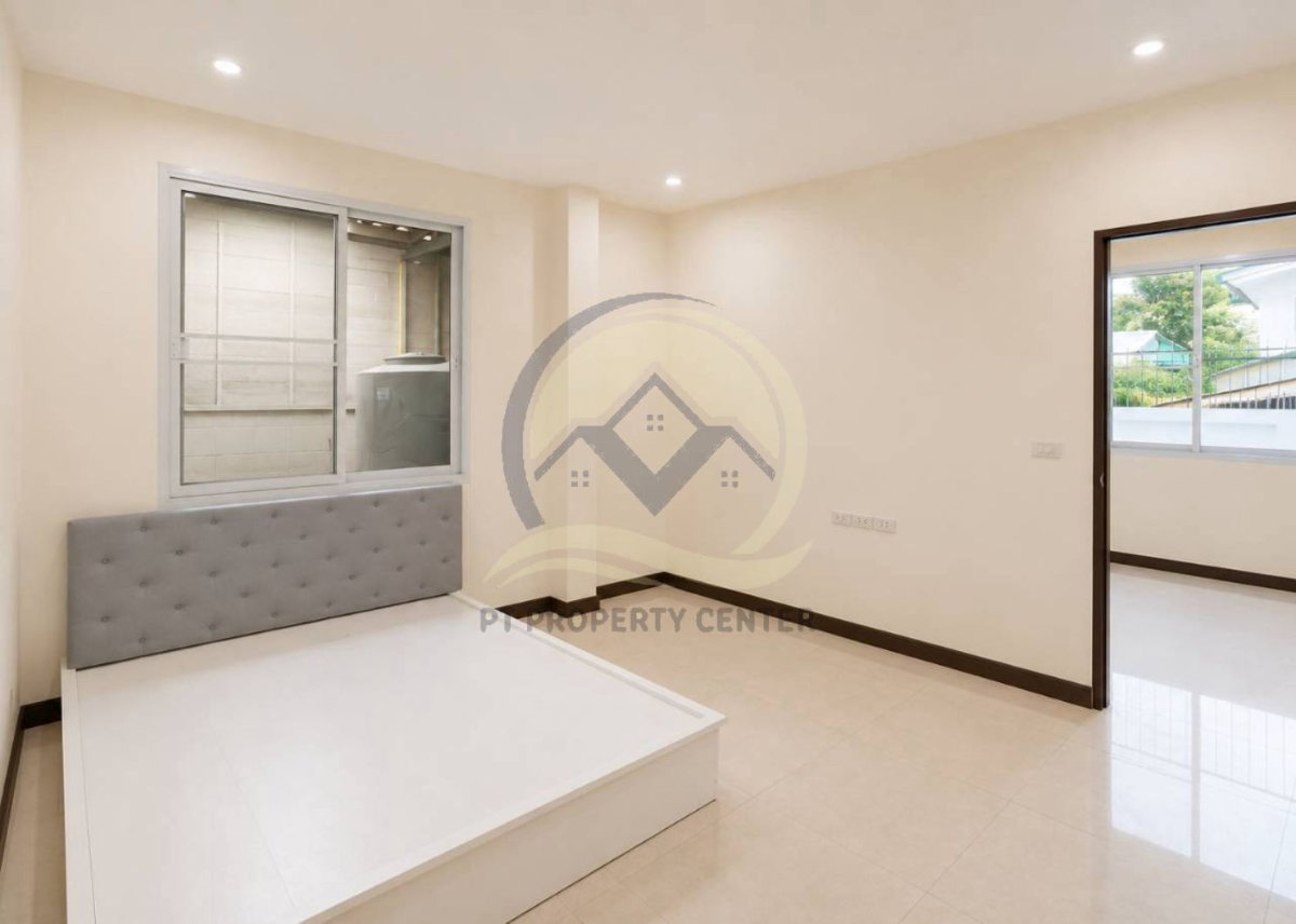 รูป บ้านเดี่ยว 2 ชั้น สร้างเอง ซอยคู้บอน 21  แขวงคันนายาว บ้านเปล่ารีโนเวทใหม่พร้อมอยู่ ราคาพิเศษ ทำเลใกล้รถไฟฟ้าและทางด่วน เหมาะสำหรับครอบครัวใหญ่ - รูปที่ 9/32