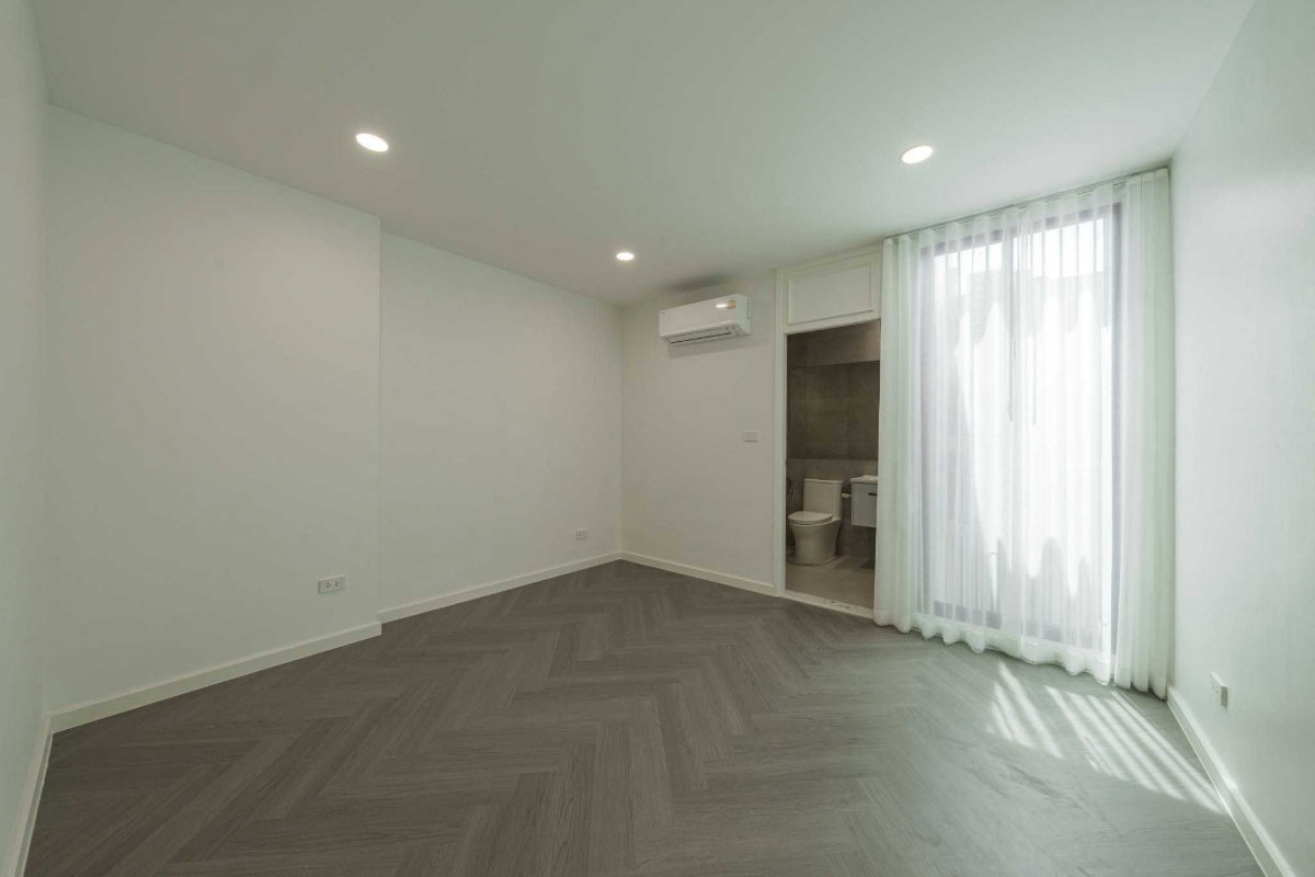 รูป LTH16026 - House for Sale Phra Khanong | Khlong Tan Niwet Village | 192 sq.m. | 3 Bed 4 Bath | BTS Phra Khanong | 11.9 MB | บ้านขาย พระโขนง - รูปที่ 5/8