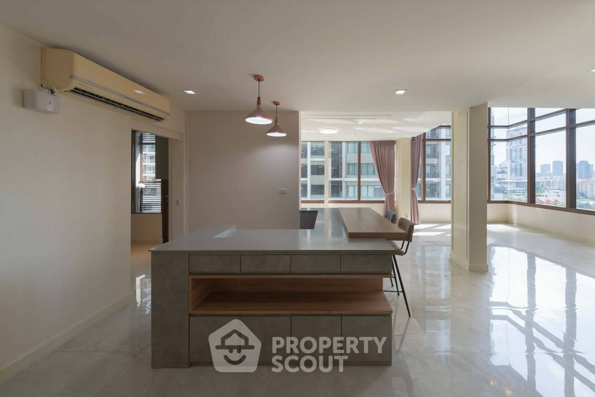 picture 2-BR Condo At The Emporio Place, Near BTS Phrom Phong (ID 2455279) - 1/10